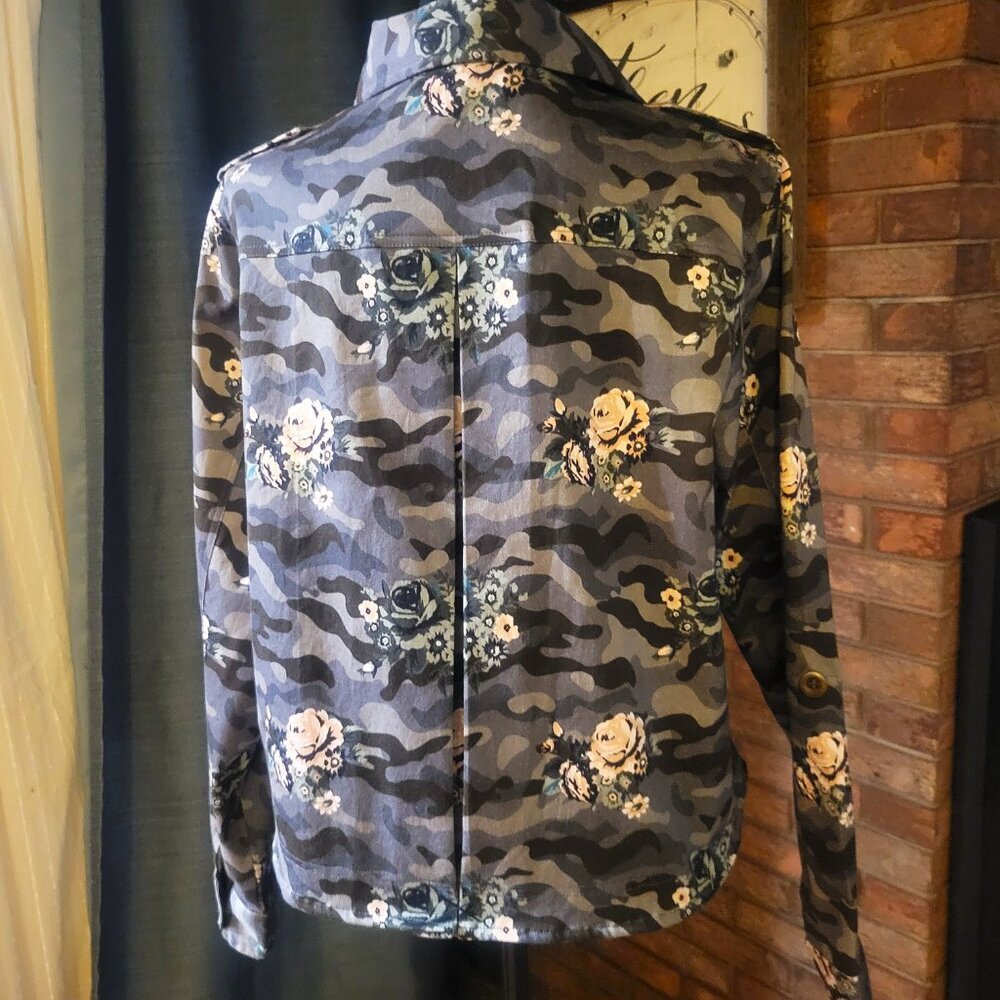 NWOT Montana Co Floral/Camo in Greens/Cream Cropped Front Jacket - Size L - Picture 8 of 15